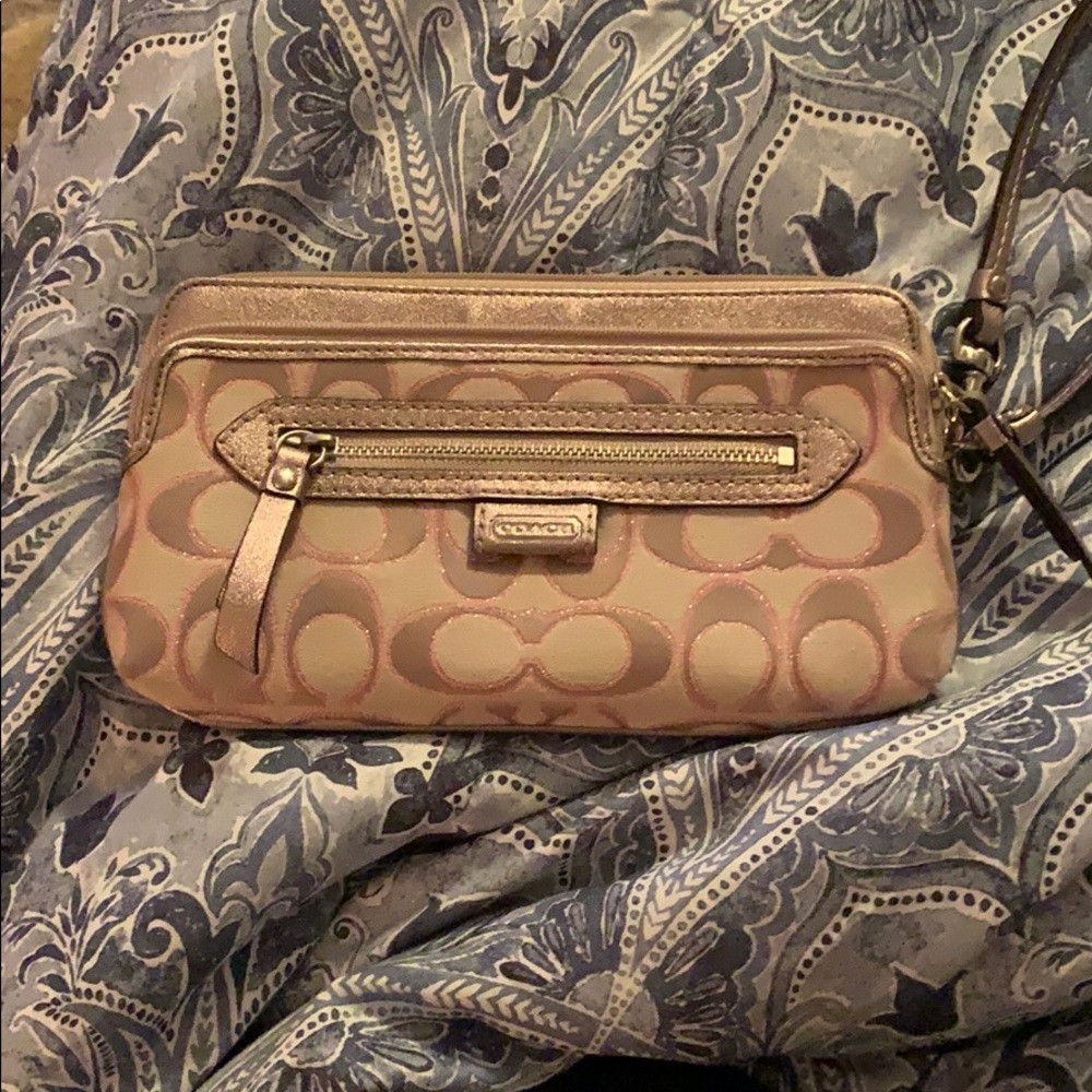 COACH Wristlet. Gently used.